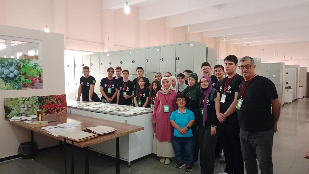 TUBİTAK 4004 Doğanın Dilini Öğreniyorum – 3 Projesi Kapsamında Herbaryum Ziyareti